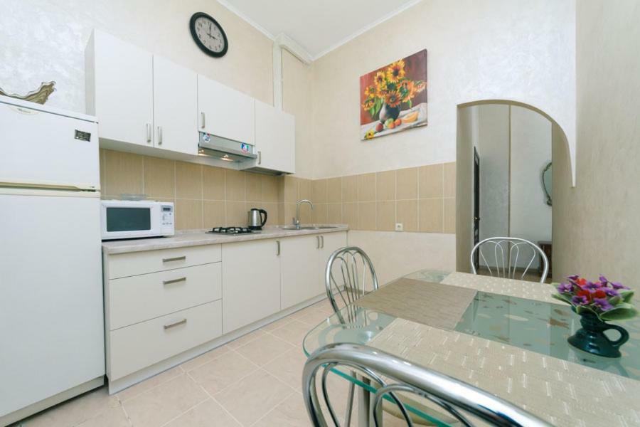 Apartment On Saksahanskoho Street Kyiv Exterior photo